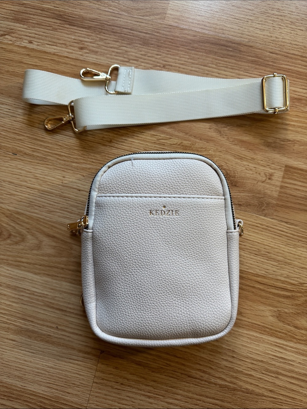 Kedzie Cream Crossbody Bag with Adjustable Strap ✨ NWOT